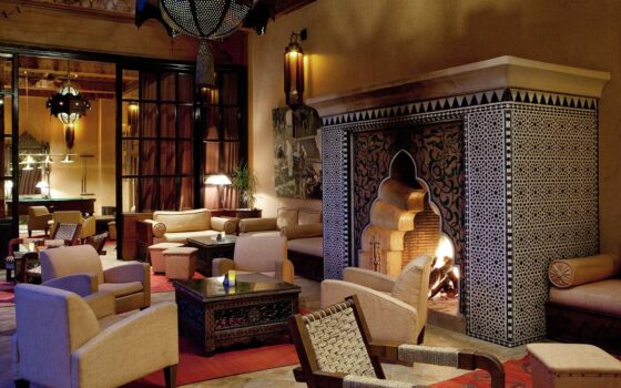 322_moroccan-lounge-with-typical-fireplace