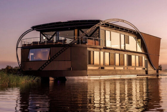 House-Boat-Botswana4X6