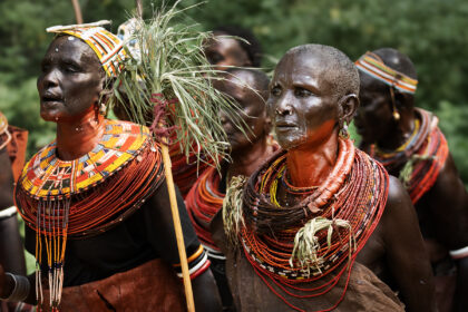 Samburu-Women-Singing-Prayers-PSM_6775