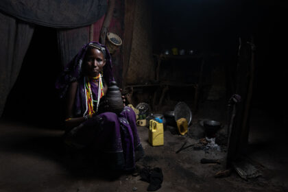 Gabra-women-in-hut-DSC_1521